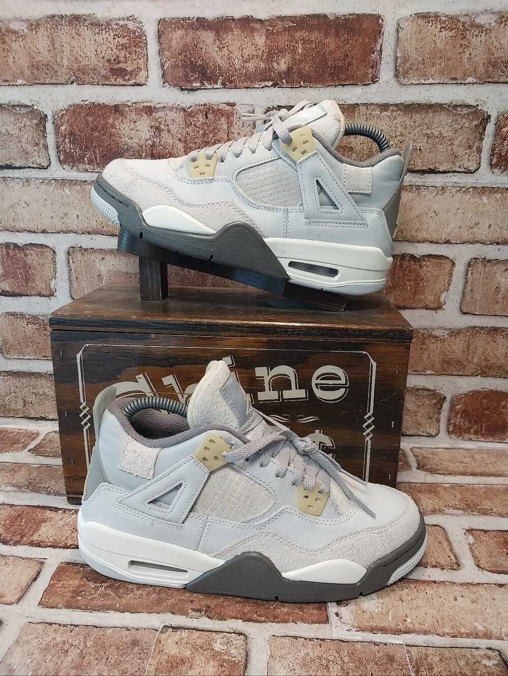 Pre-owned 2022 Jordan 4 Retro